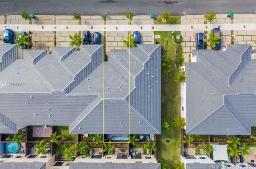 15817 91st Ct, Hialeah FL  33018-1951 exterior