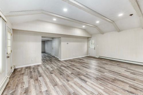 4 Flint Ln, Muttontown NY  11753-2611 exterior