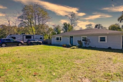 602 Horseblock Rd, Brookhaven, NY 11719-9570
