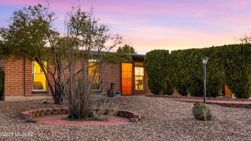 9562 32nd St, Tucson, AZ 85748-8114