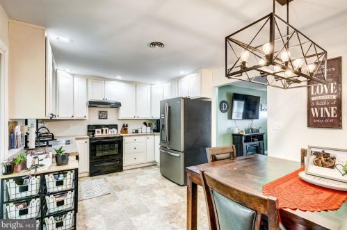 1030 Littlestown Rd, Littlestown PA 17340-9442 exterior