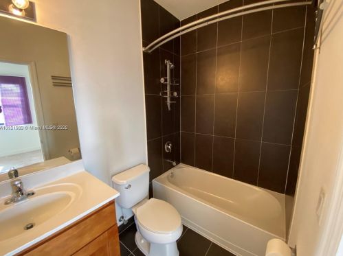 948 104th Ave, Miami FL  33172-4097 exterior