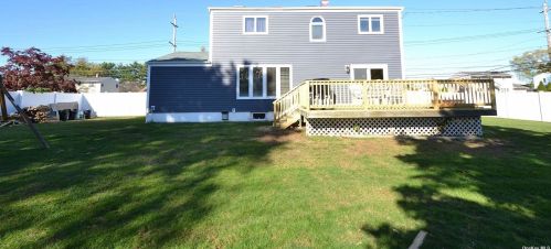 1632 Church St, Holbrook NY  11741-5818 exterior