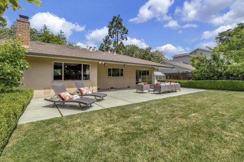 1558 Edgewood Dr, Palo Alto CA  94303-2819 exterior