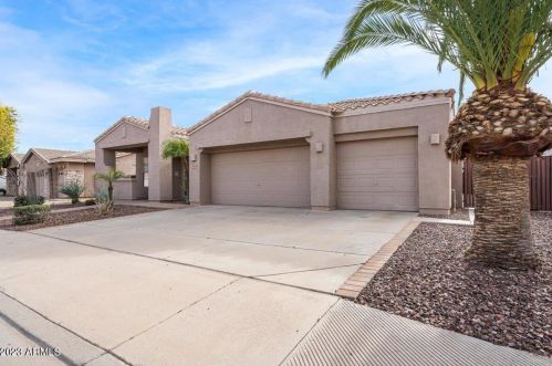 441 Locust Dr, Chandler, AZ 85248-4552