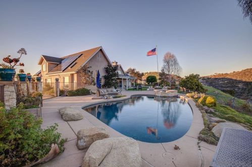 10956 Calle Oro Verde, Valley Center CA  92082-4201 exterior