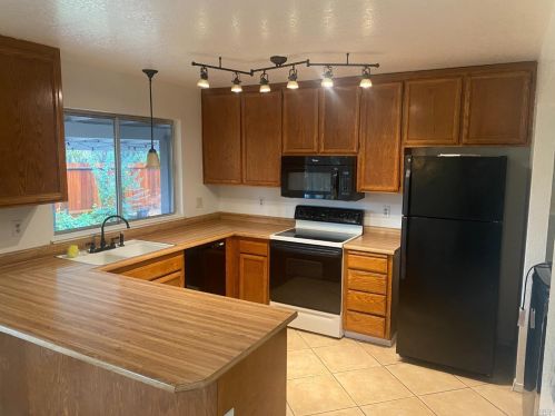 606 Summertree Ln, Santa Rosa CA  95403-1291 exterior