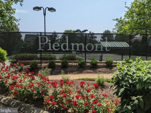 5936 Amber Ridge Rd, Haymarket VA  20169-2620 exterior