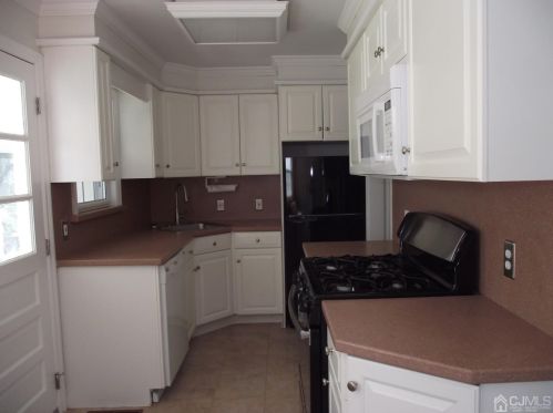 26 Logan Ln, Piscataway NJ  08854-5804 exterior