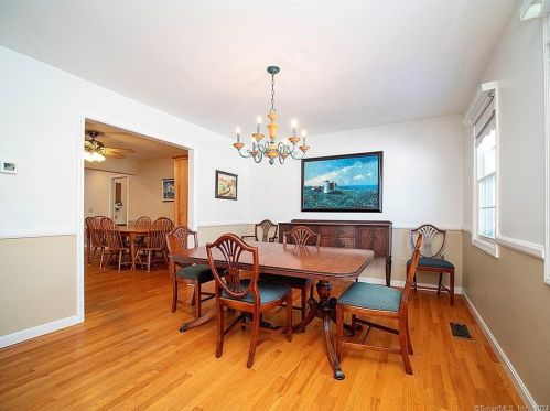 40 Sugar Hill Rd, North Haven CT  06473-4013 exterior