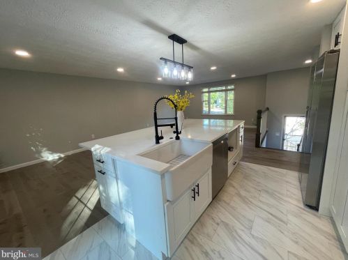 12822 Framingham Ct, Herndon VA  20171-2619 exterior