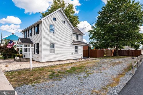 3 1st St, Farmington, DE 19950-9490
