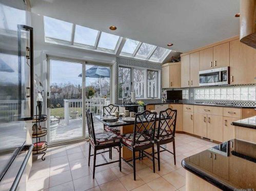 2563 Ocean Ave, North Bellmore NY  11710-3830 exterior