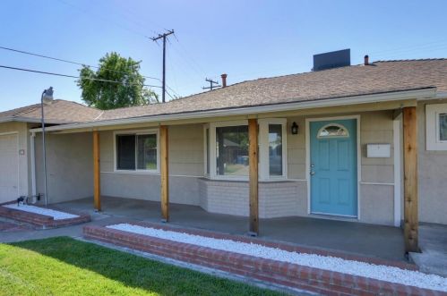 6221 San Martin St, North Highlands, CA 95660-4335