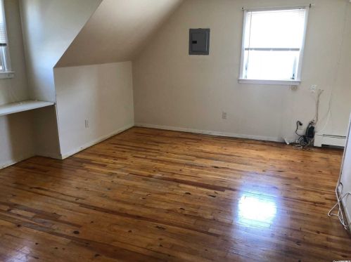 825 Walnut St, North Lindenhurst NY  11757-4734 exterior
