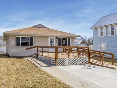 208 4th Ave, Keystone, IA 52249-9512