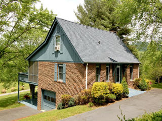 4511 Tyler Pl, Hendersonville, NC 28739-9419