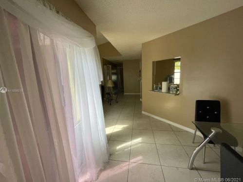 6244 175 Ter, Hialeah FL  33015-4437 exterior