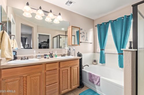 967 Leslie Ave, San Tan Valley AZ  85140-4439 exterior