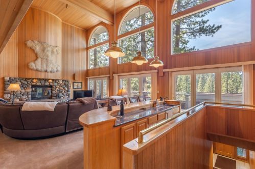 358 Skidder Trl, Truckee CA  96161-3928 exterior