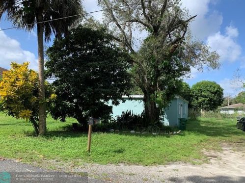 2203 33rd St, Fort Pierce, FL 34947-4545