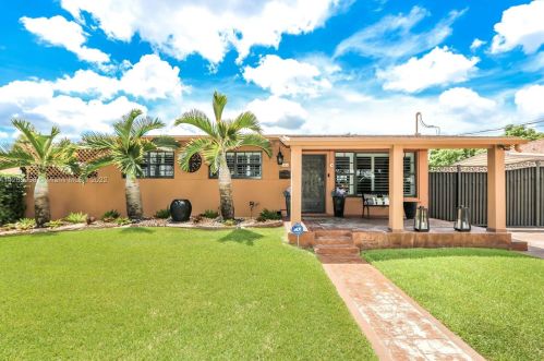 496 45th Pl, Hialeah, FL 33012-3861