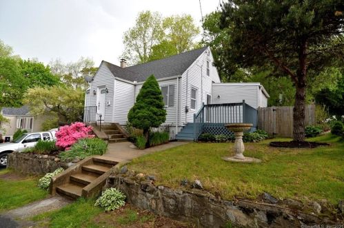 37 Essex Ave, Waterbury, CT 06704-1417