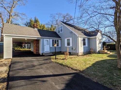 111 Everleth Ave, Warwick, RI 02888-3541