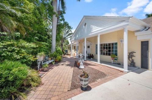 397 Forest Hills Blvd, Naples, FL 34113-7552