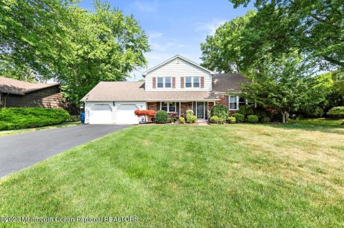 19 Kimberly Dr, Tinton Falls, NJ 07712-3318