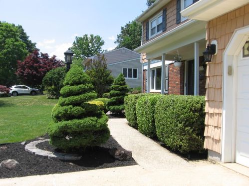 15 London Dr, East Brunswick, NJ 08816-3938