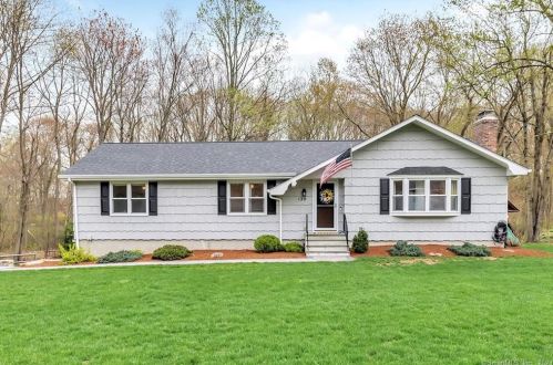 120 Greenbrier Rd, Bridgeport, CT 06611-2634