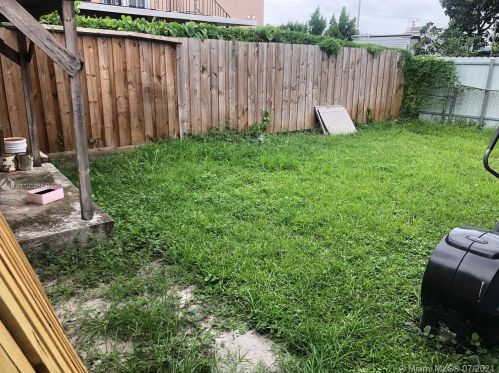 1481 9th Ct, Hialeah FL  33010-3331 exterior