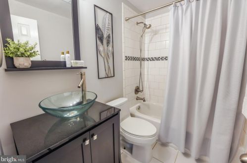 13333 Millwood Dr, Woodbridge VA  22191-1928 exterior