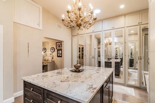 5148 31st Ave, Saint Petersburg FL  33707-5600 exterior