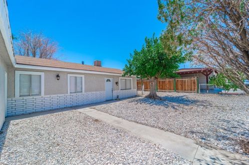 16569 Batson Rd, Victorville, CA 92395-4566