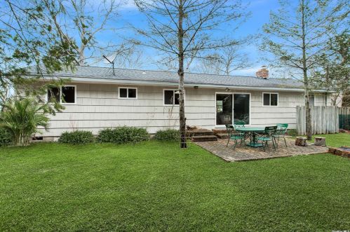 1 Gannet Xing, East Quogue, NY 11942-4816