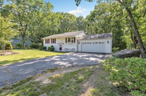 9 White Oak Rd, Ansonia, CT 06401-2524