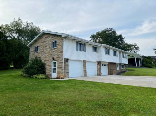 1521 Sycamore St, South Connellsville PA  15425-4954 exterior