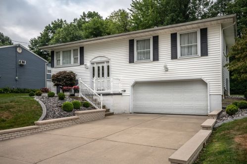 2380 Avalon Dr, Hermitage, PA 16148-6764