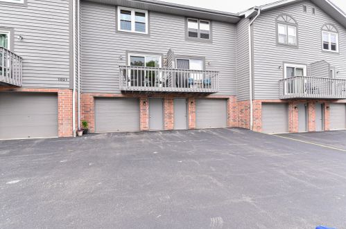 1821 Paramount Dr, Waukesha WI  53186-3947 exterior