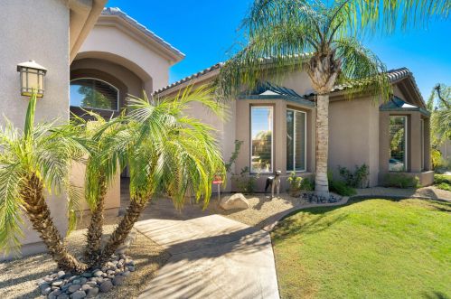 8 King Edward Ct, Rancho Mirage CA  92270-1621 exterior