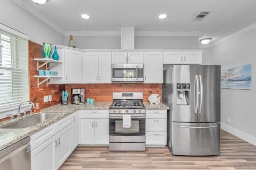 2223 33 St, Galveston TX 77550-7505 exterior