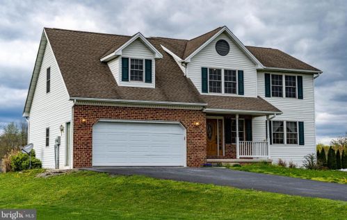 134 Sunset Dr, Mount Holly Springs, PA 17065-1817
