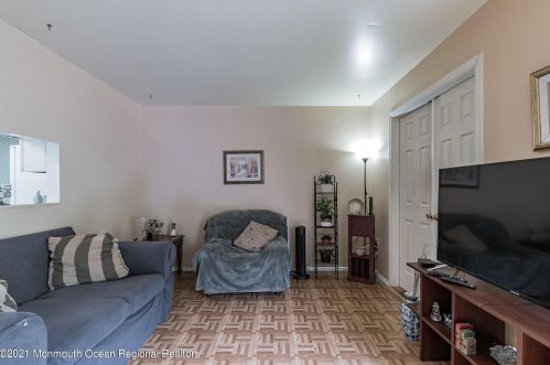 41 Kingsley Way, East Freehold NJ  07728-1675 exterior