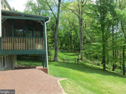 173 Marmic Dr, Southampton PA 18966-1724 exterior