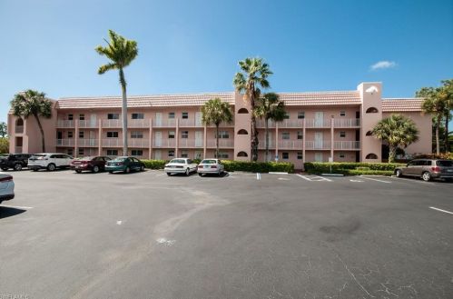 100 Forest Lakes Blvd, Naples FL  34105-2300 exterior
