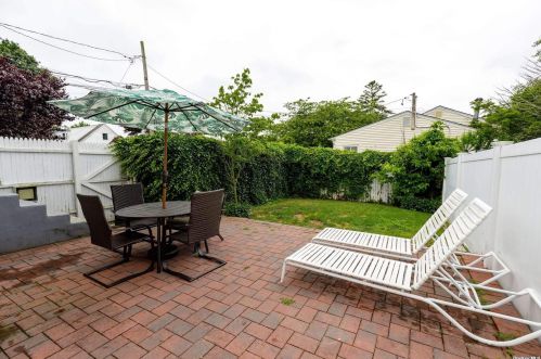 112 Granada Ave, North Lindenhurst NY  11757-6527 exterior