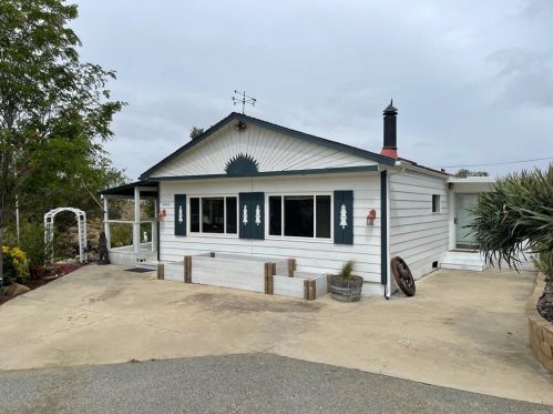 890 Park Pl, El Cajon CA  92021-4300 exterior