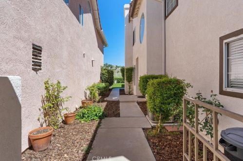 24637 Calle Largo, Calabasas CA  91302-3011 exterior
